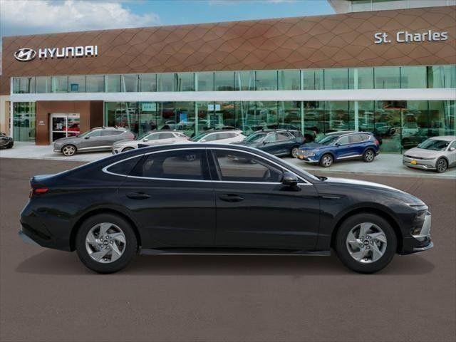 New 2026 Black Hyundai SE image 7