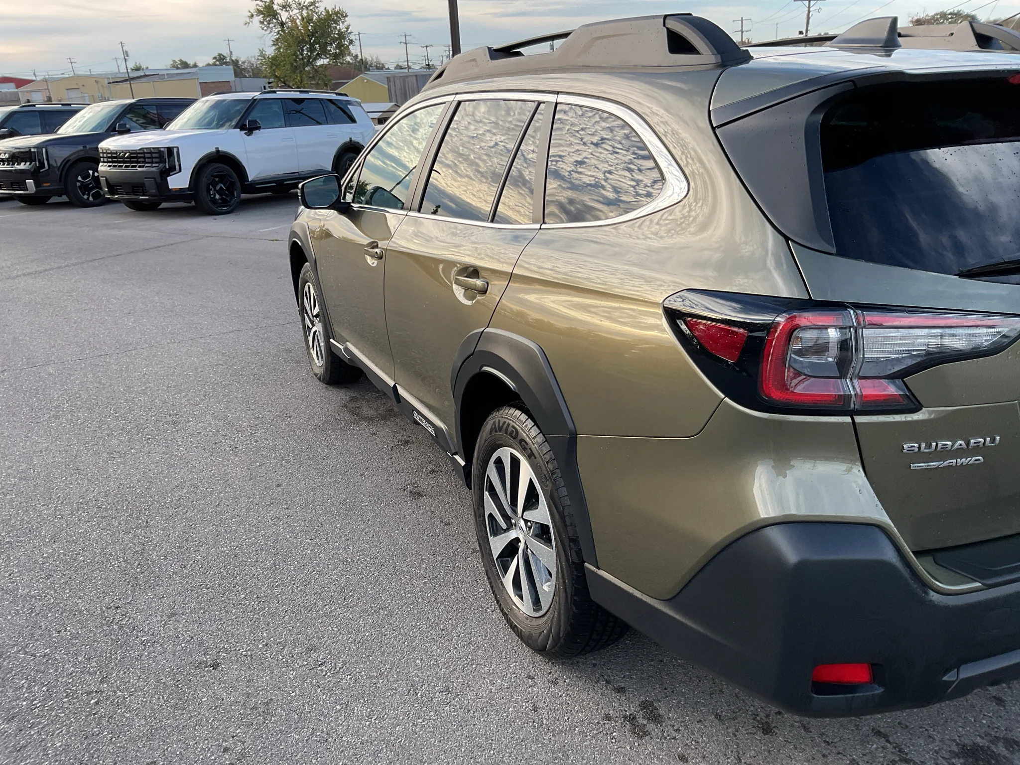 Used 2023 Autumn Green Metallic Subaru Premium image 8