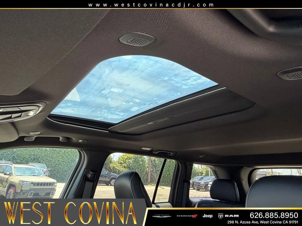 New 2026 Diamond Black Crystal Pearl-Coat Exterior Paint Jeep Altitude image 22