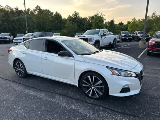 Used 2020 White Nissan SR Intelligent AWD image 3