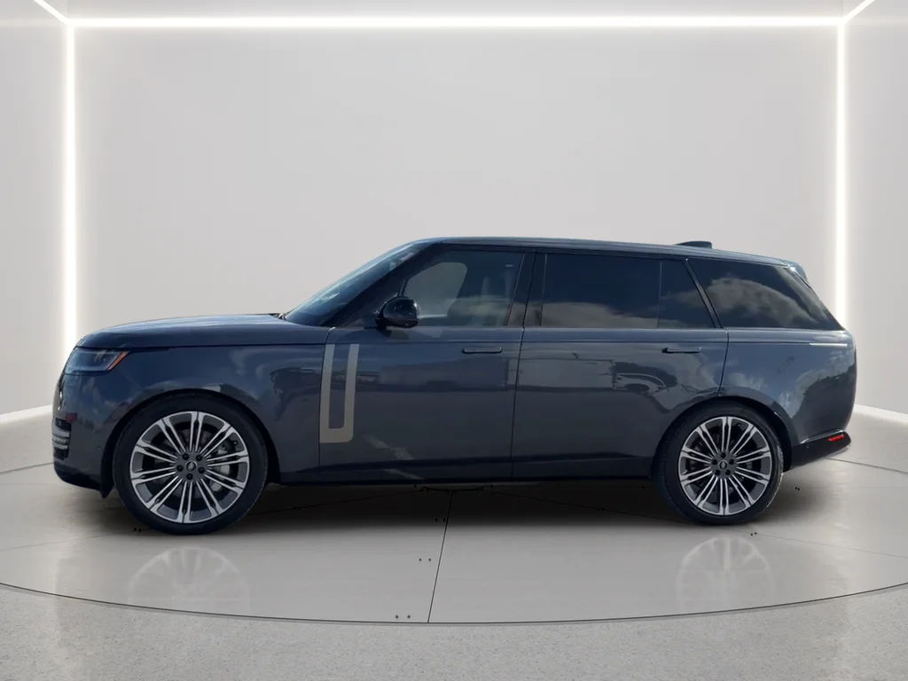 Used 2024 Blue Land Rover SE image 8