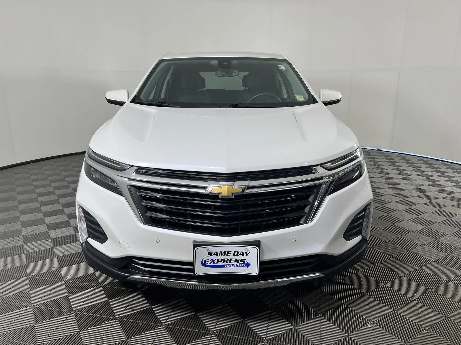 Used 2024 Iridescent Pearl Tricoat Chevrolet LT image 28