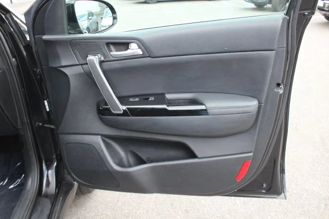 Used 2022 Red Kia EX image 31