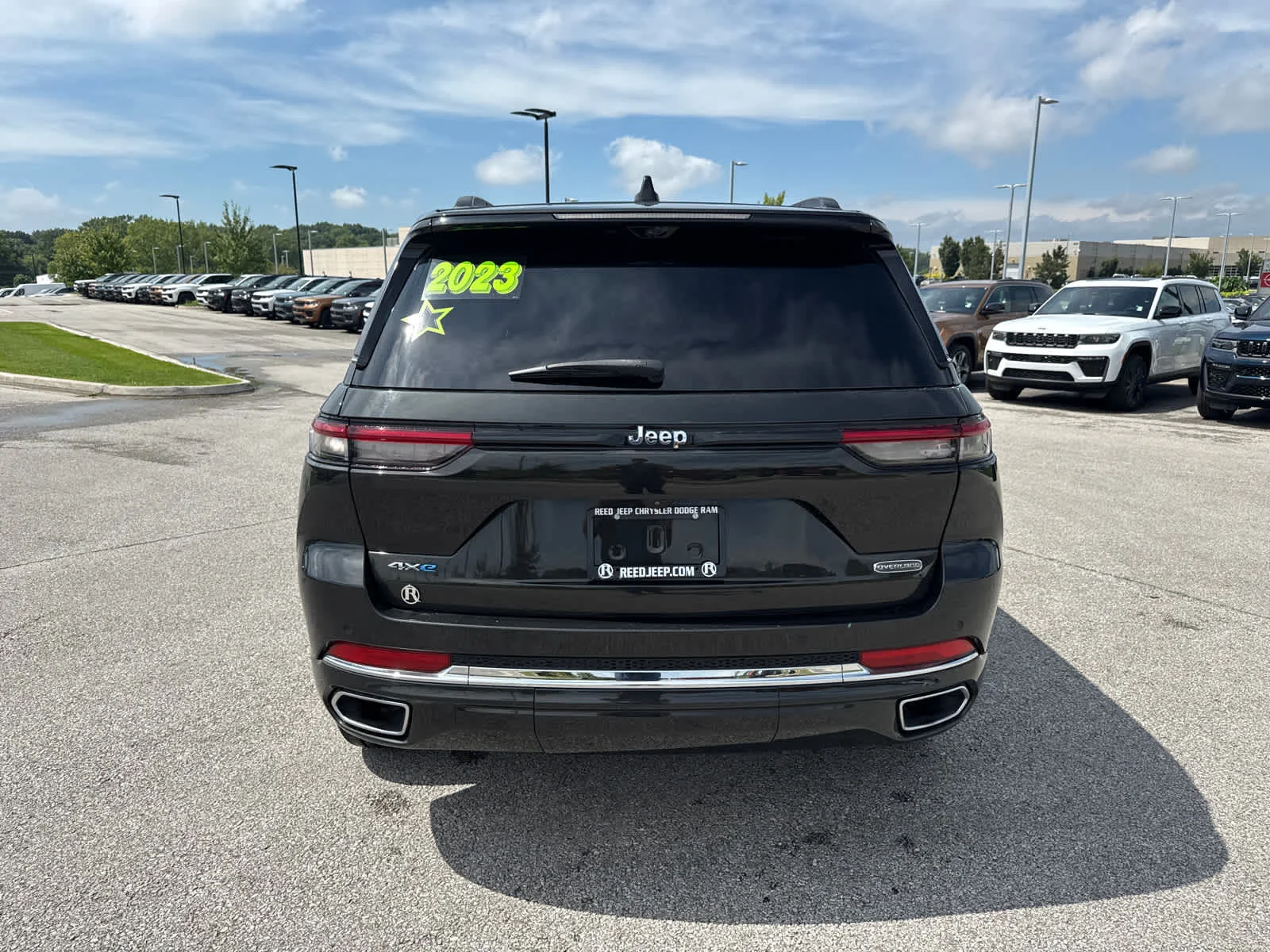 Used 2023 Rocky Mountain Pearlcoat Jeep Overland image 7