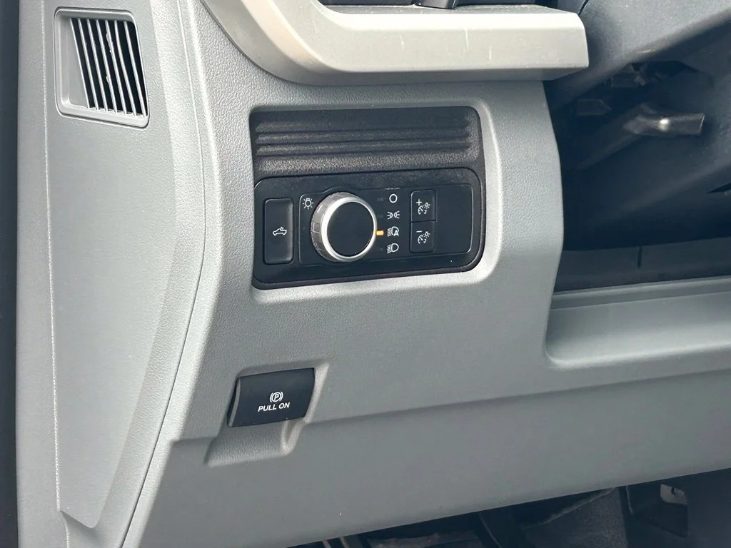 Certified Used 2025 Oxford White Ford XL image 37