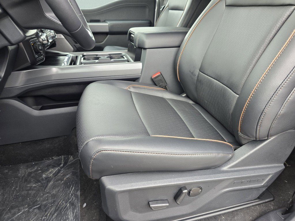 New 2026 Oxford White Ford LARIAT image 37