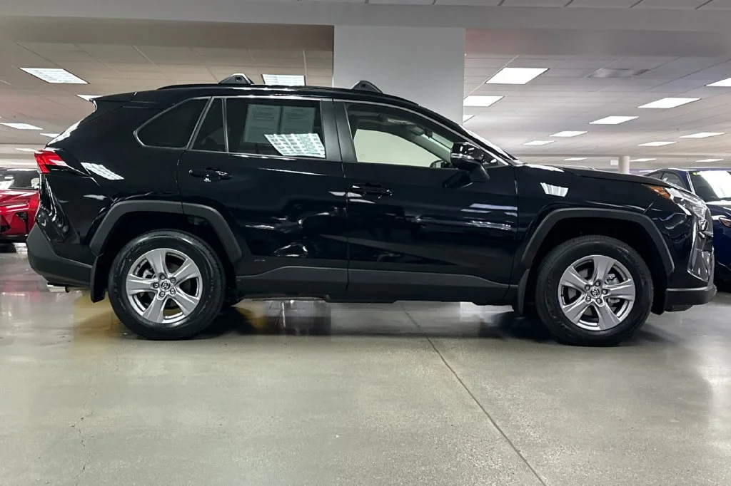 Used 2025 Black Toyota XLE image 3