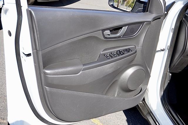 Used 2023 White Hyundai SEL image 21