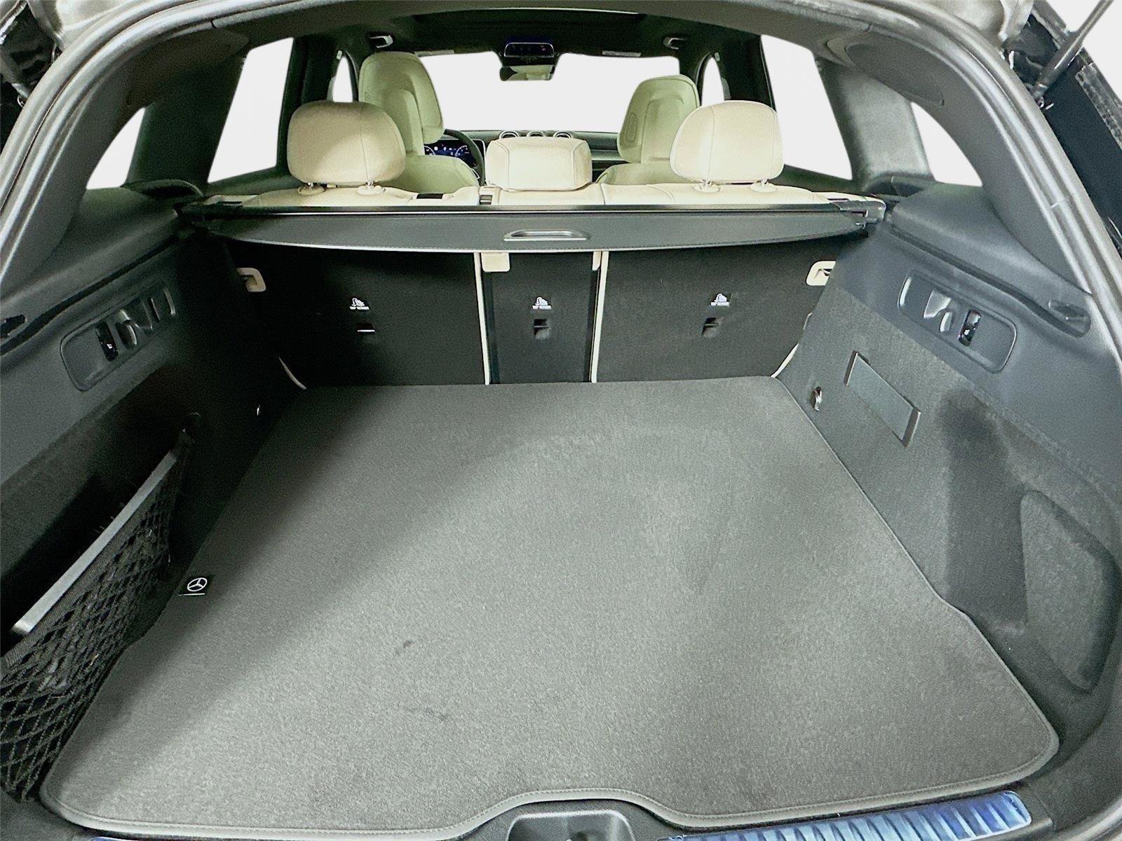 Used 2026  Mercedes-Benz GLC 300 image 33