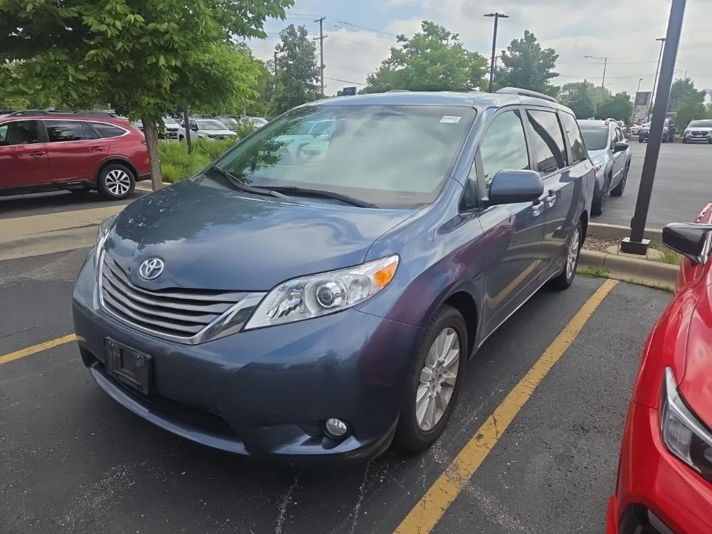 Used 2015 Blue Toyota XLE image 2