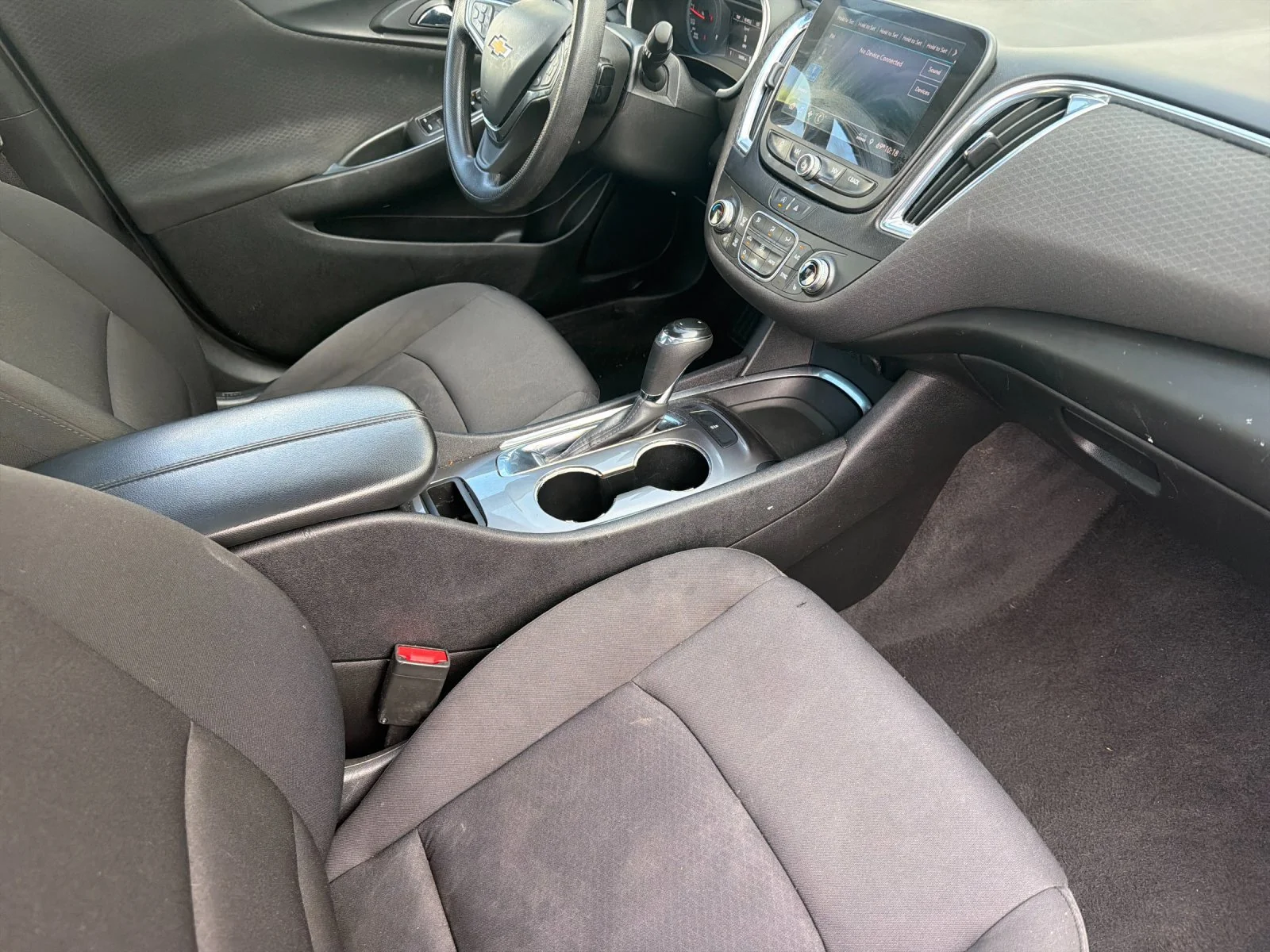 Used 2020 SILVER ICE METALLIC Chevrolet LT image 16