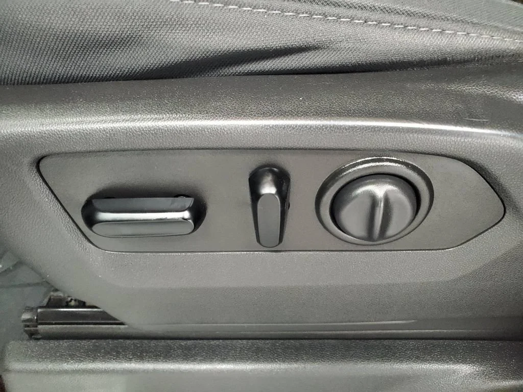 Used 2019 SHADOW GRAY METALLIC Chevrolet RST image 6