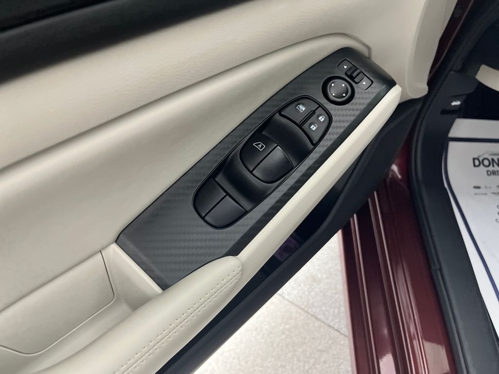 Used 2024 Red Nissan 2.5 SV image 10