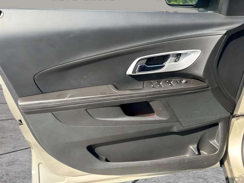 Used 2016 Gold Chevrolet LT image 20