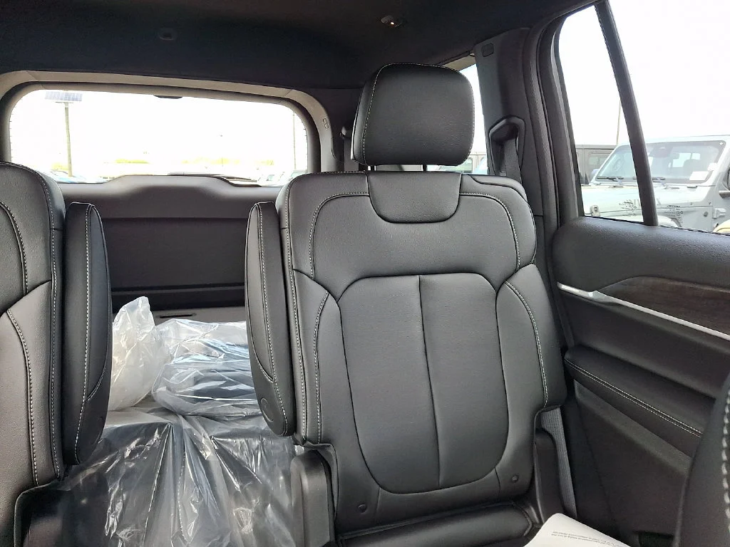 New 2026 Steel Blue Exterior Paint Jeep Limited image 15