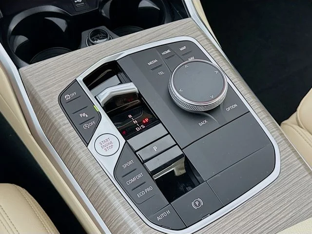 2025 BMW 3 Series 330i - Photo 17