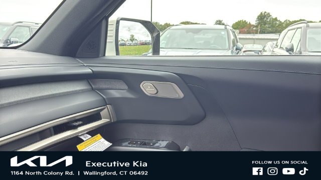 New 2027 Ivory Silver Kia S image 19