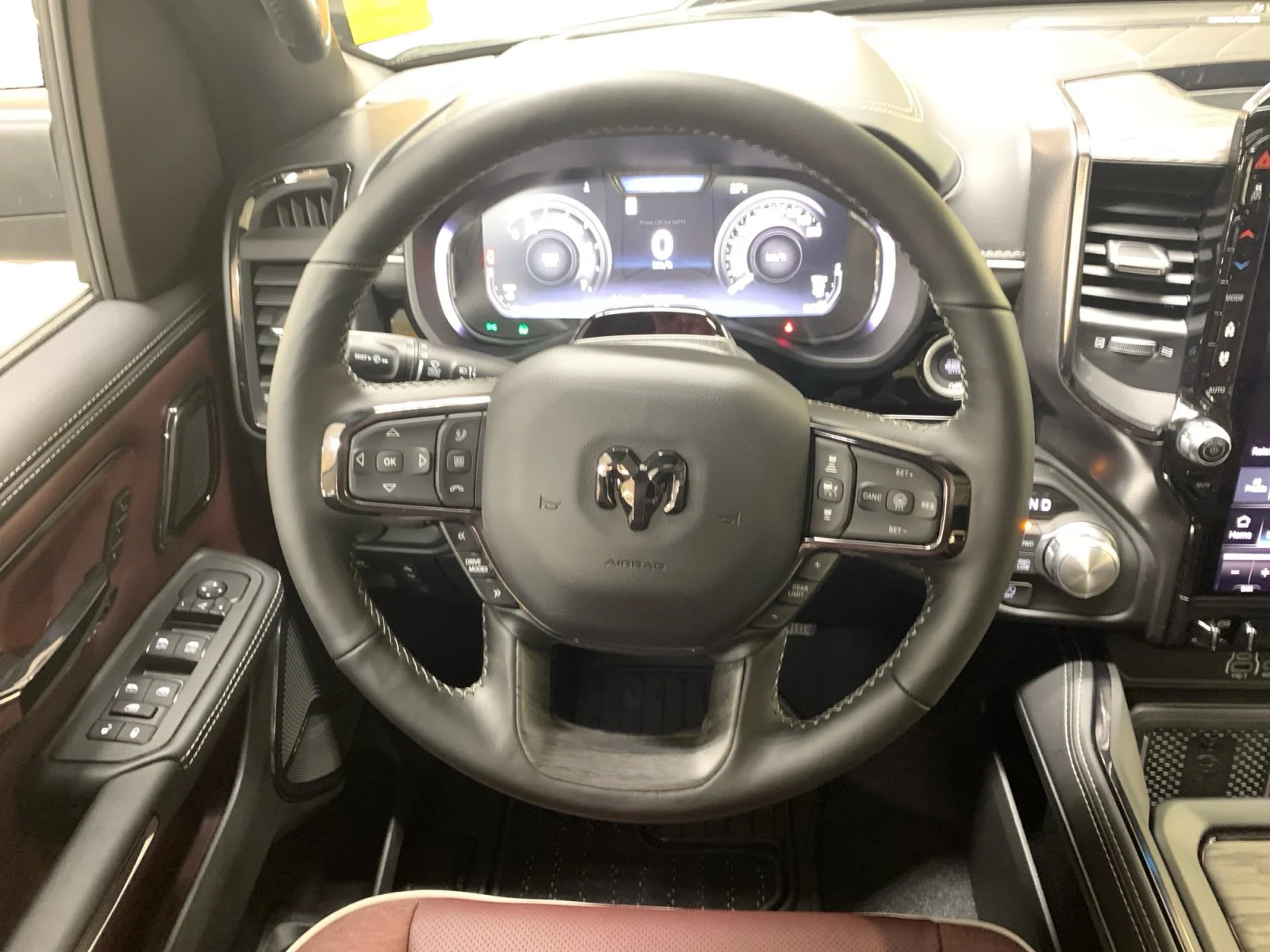New 2026 Diamond Blk Crystal Pearl Ram Limited image 13