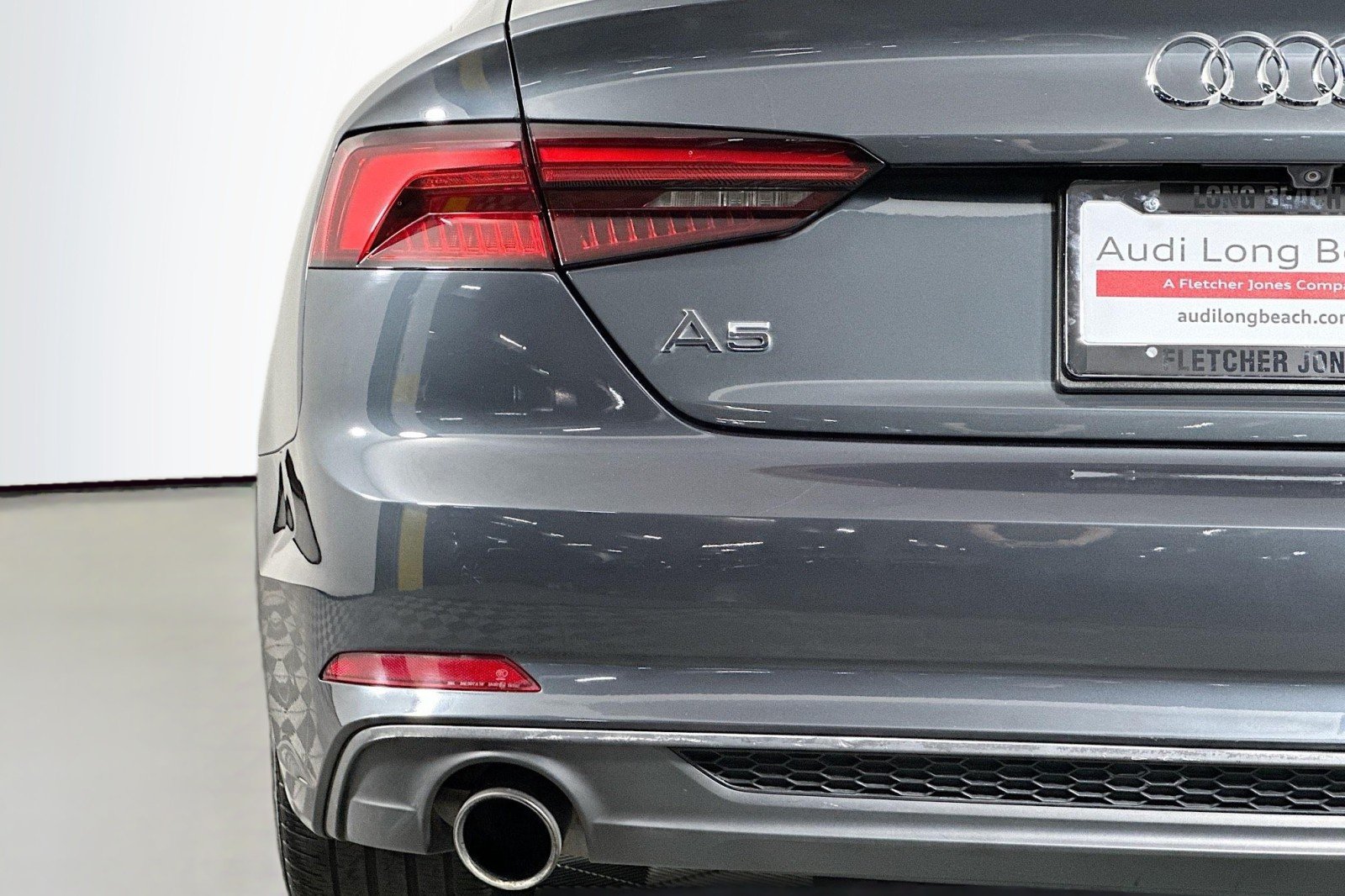 Used 2019 Manhattan Gray Metallic Audi Premium image 17