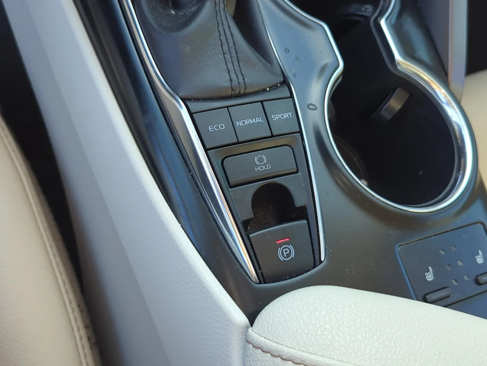 Used 2019 Super White Toyota XLE image 21