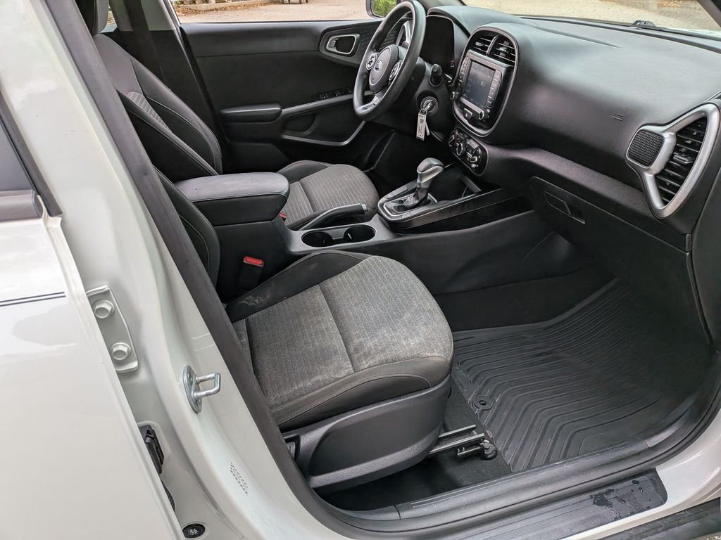 Used 2020 White Kia S image 22