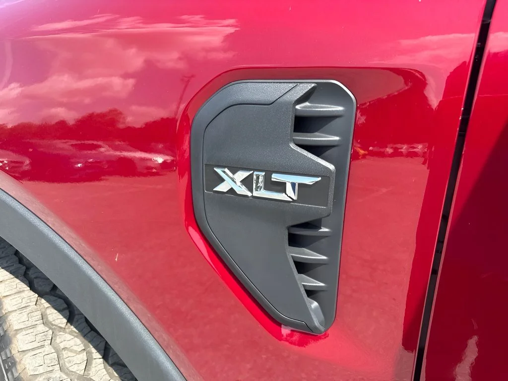Used 2025 Red Ford XLT image 32