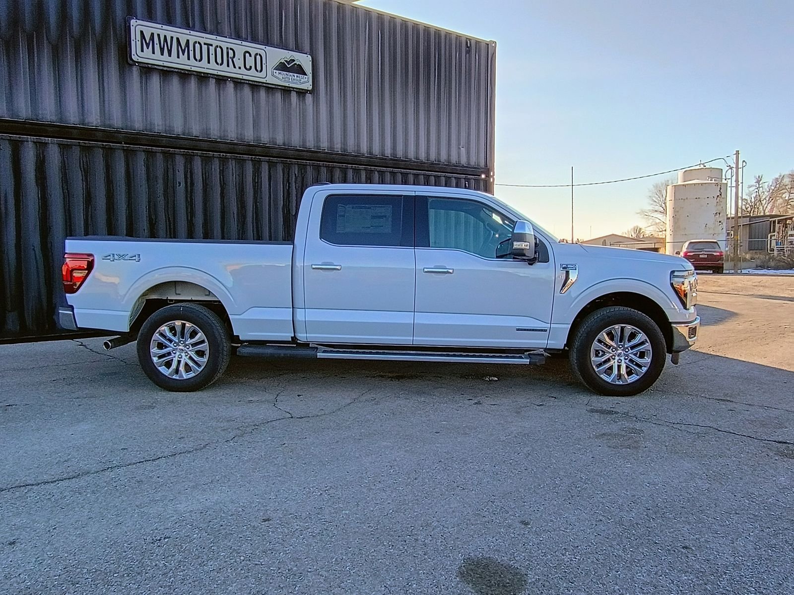 View vehicle photo 7