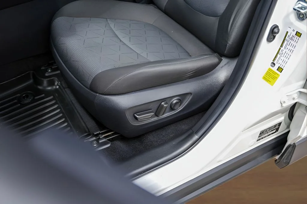 Used 2025 White Toyota XLE image 8