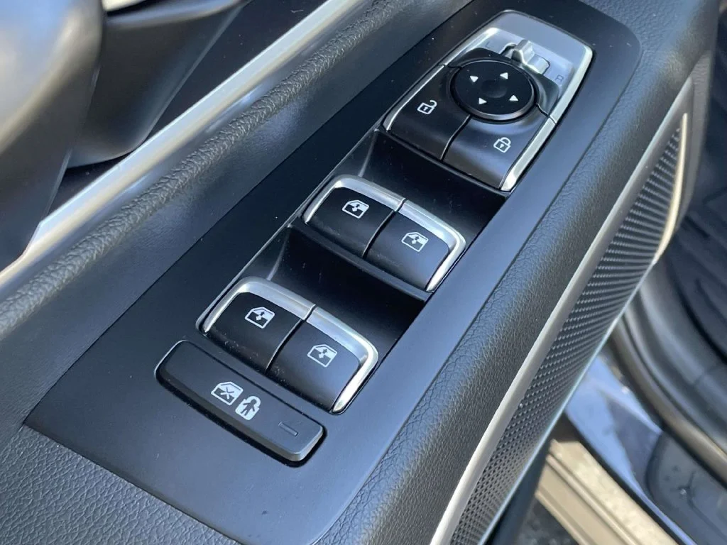 Used 2025  Kia S image 25