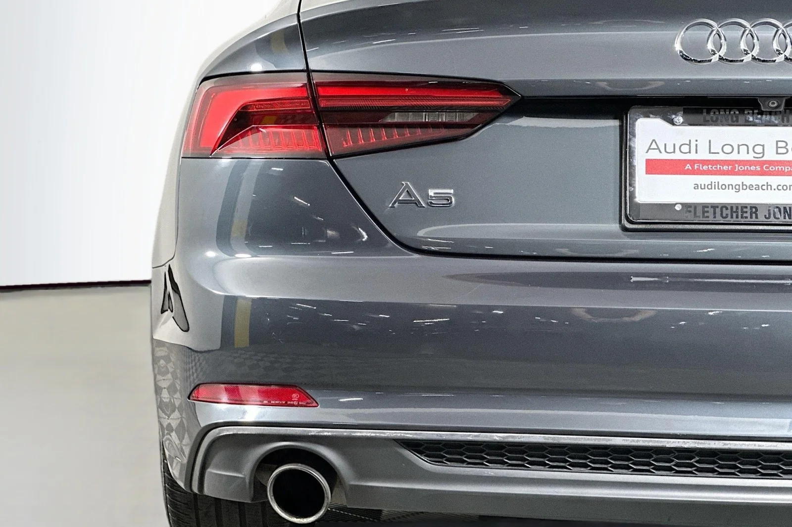 Used 2019 Manhattan Gray Metallic Audi Premium image 17