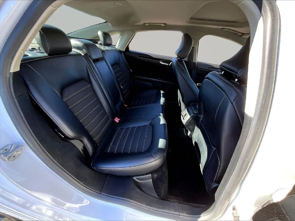 Used 2018 Oxford White Ford SE image 29