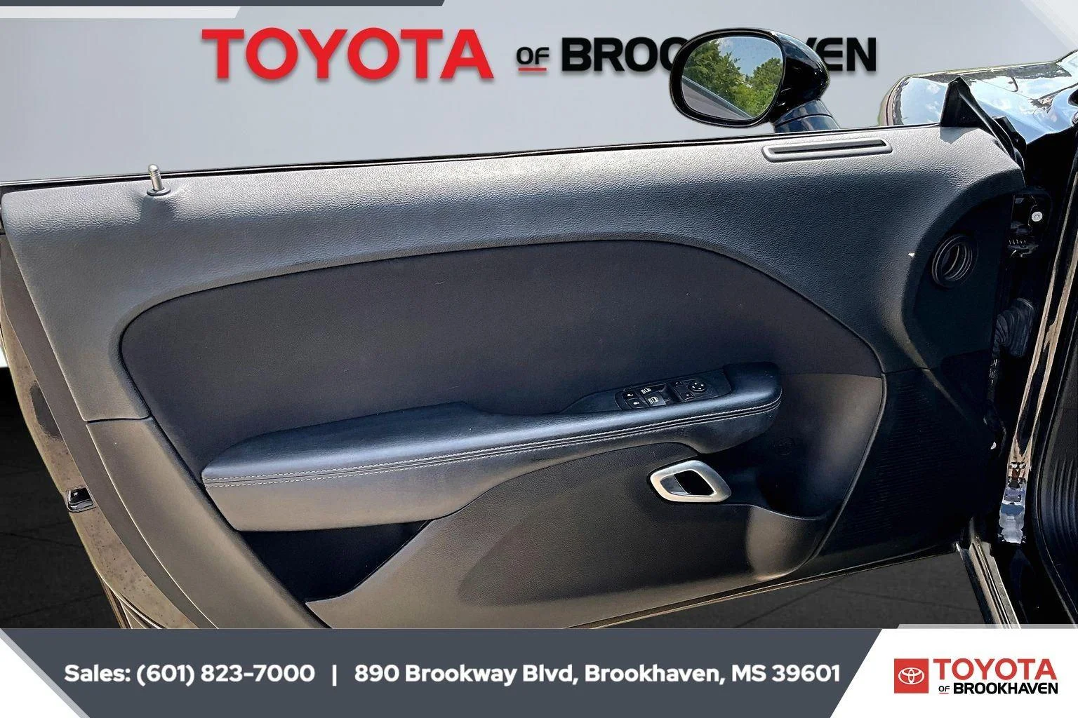Used 2022 Pitch Black Clearcoat Dodge SXT image 17