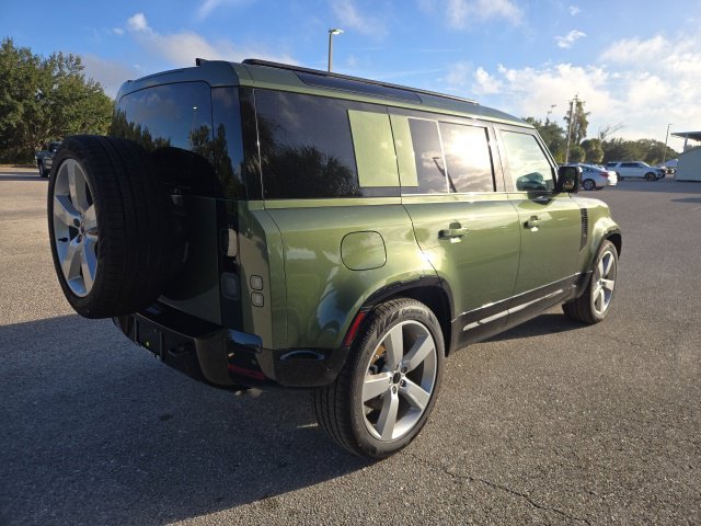 Used 2026 Woolstone Green Metallic Land Rover X-Dynamic SE image 5