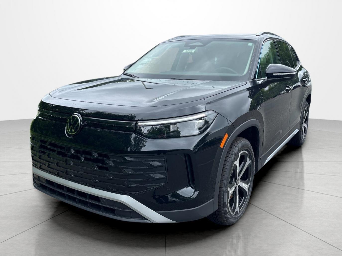 2026 Volkswagen Tiguan 2.0T SE 4Motion's photo