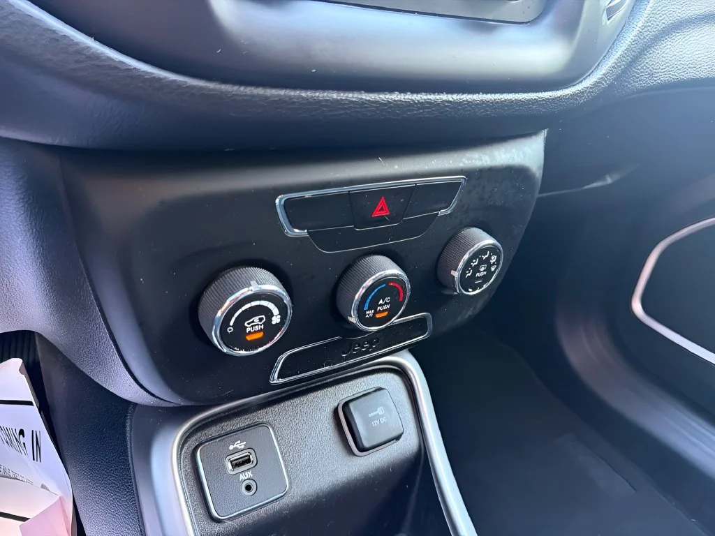 Used 2018 Laser Blue Pearlcoat Jeep Sport image 19
