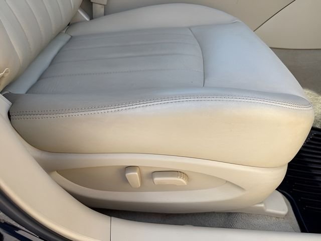Used 2017 Black INFINITI Base image 31