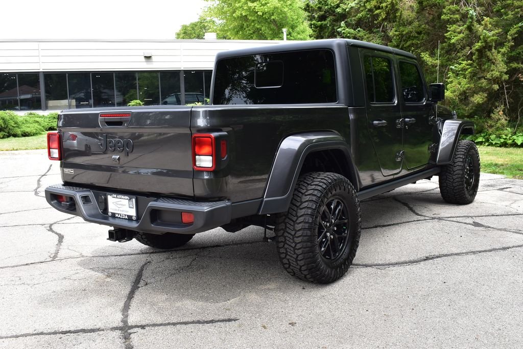 Used 2022 Crystal Metallic Jeep Sport image 23