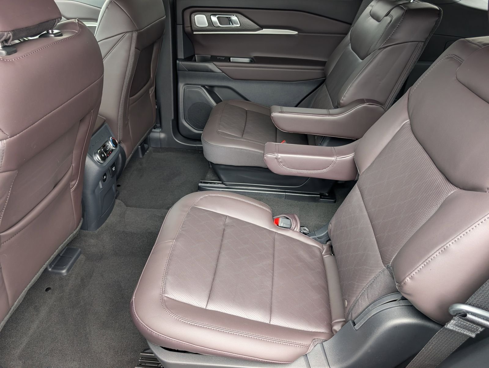 2026 Ford Explorer Platinum - Photo 29