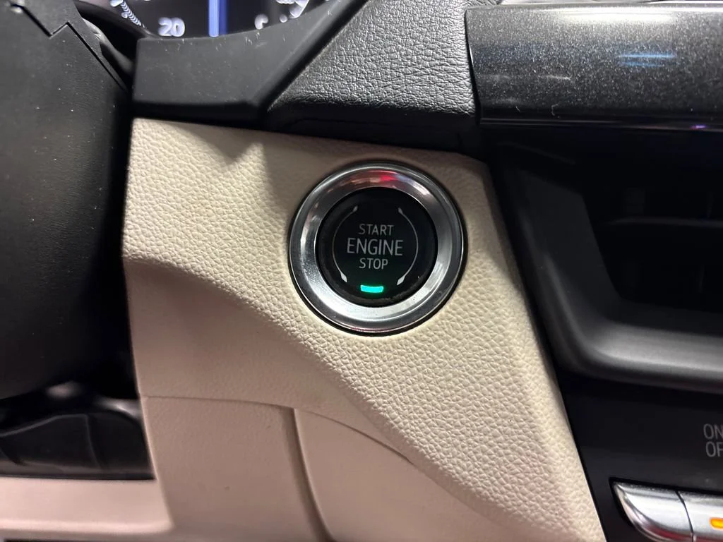 Used 2021 SATIN STEEL METALLIC Cadillac Luxury image 40