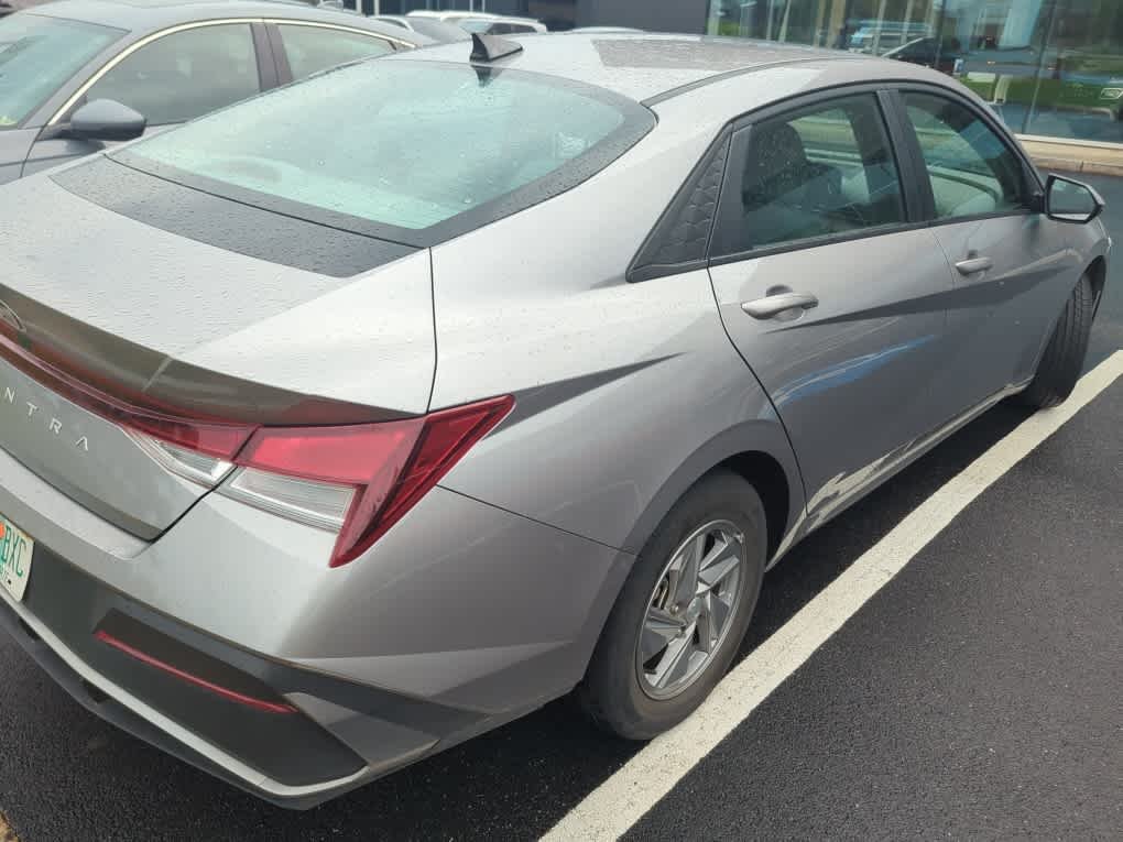 Used 2025 Fluid Metal Hyundai SE image 3