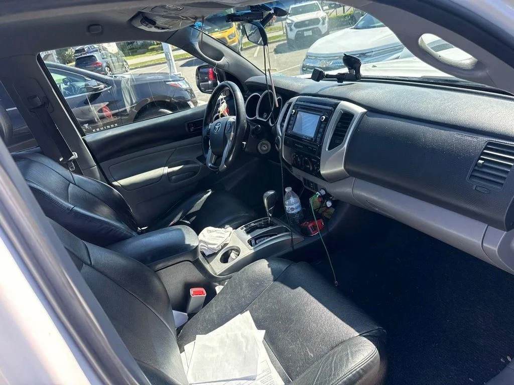 Used 2015 White Toyota Base image 6