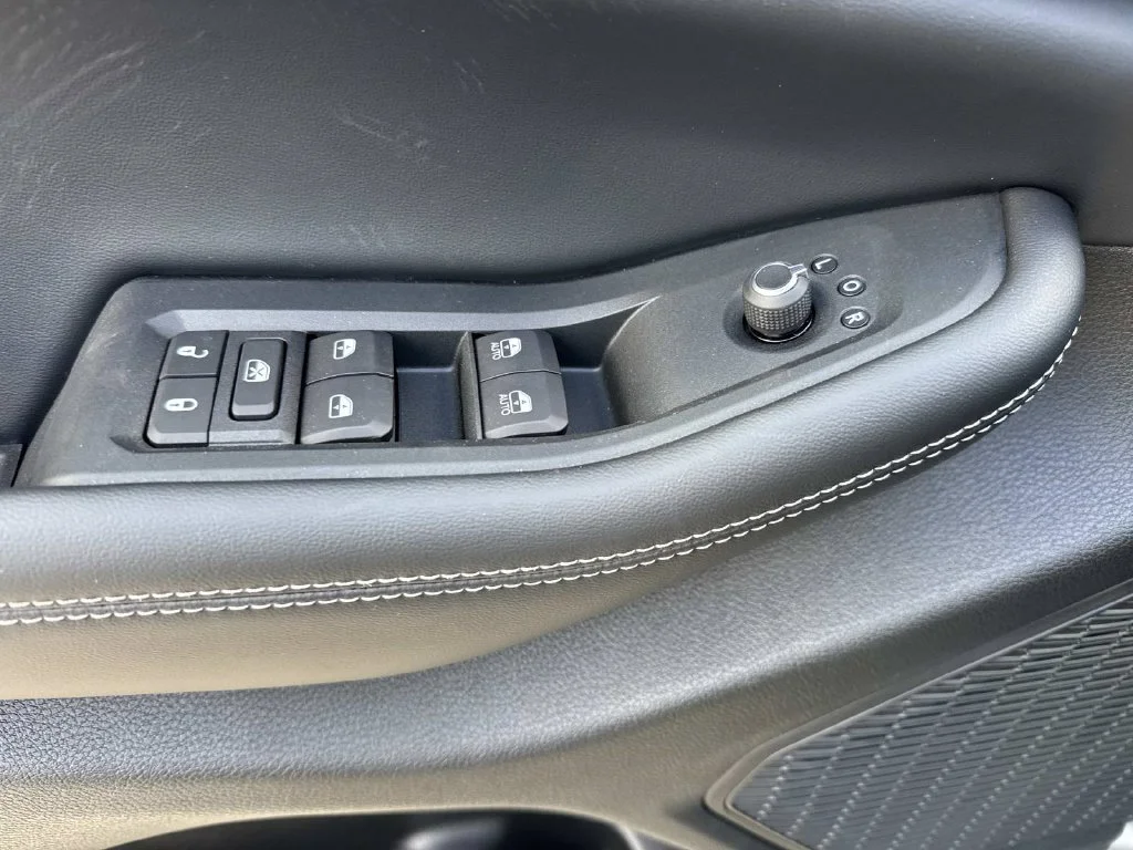 New 2027 Gray Jeep Laredo Altitude image 29