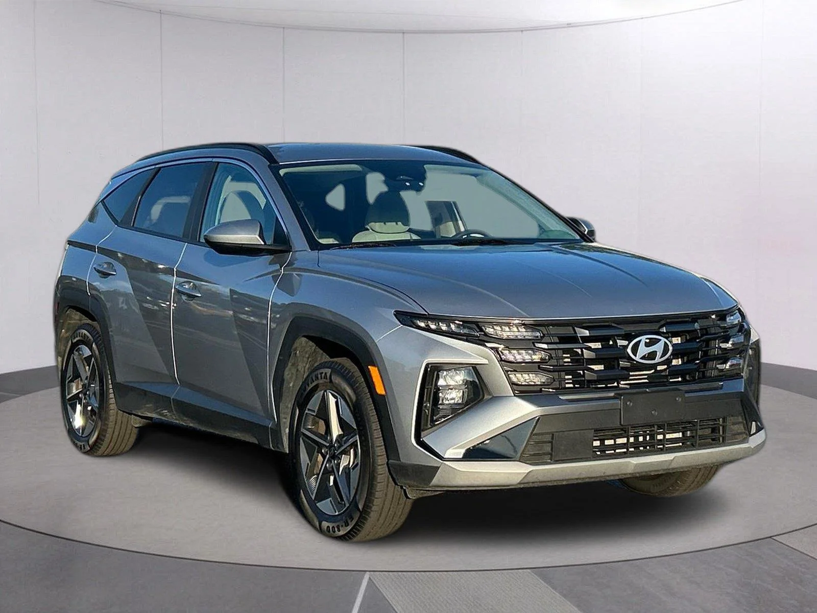 Used 2025 Shimmering Silver Hyundai SEL image 9