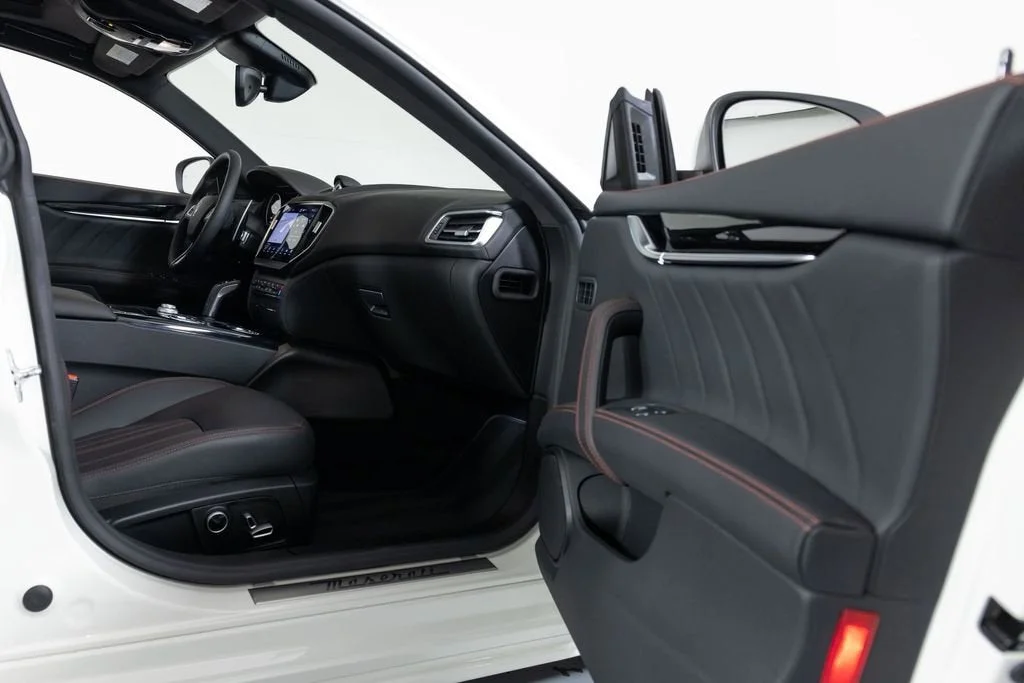 Used 2023 White Maserati Modena image 31
