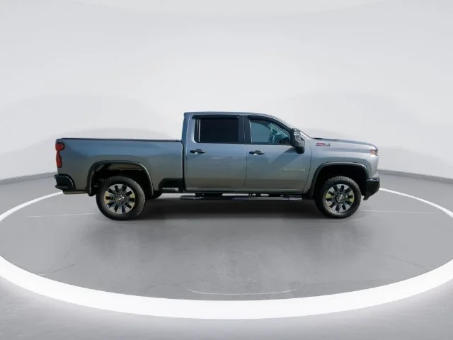 Used 2025 Gray Chevrolet Custom image 9