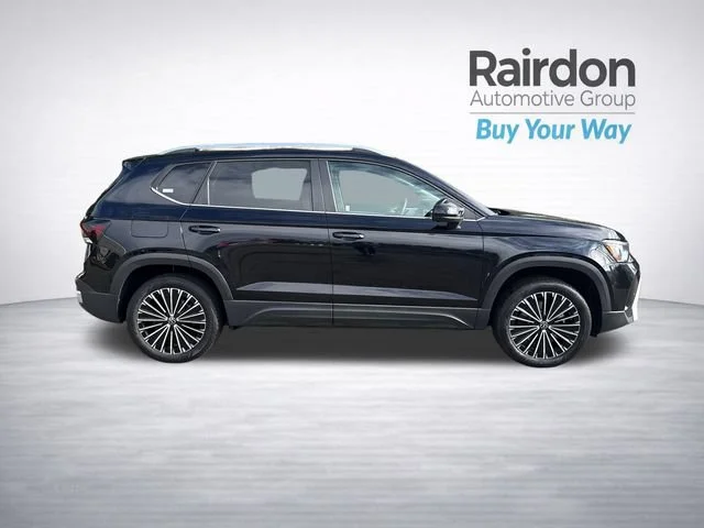 Used 2025 Deep Black Pearl Volkswagen 1.5T SE image 8