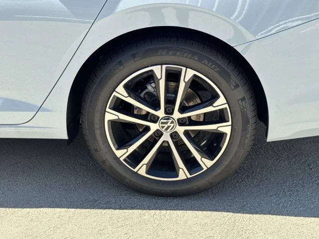 2027 Volkswagen Jetta photo 5