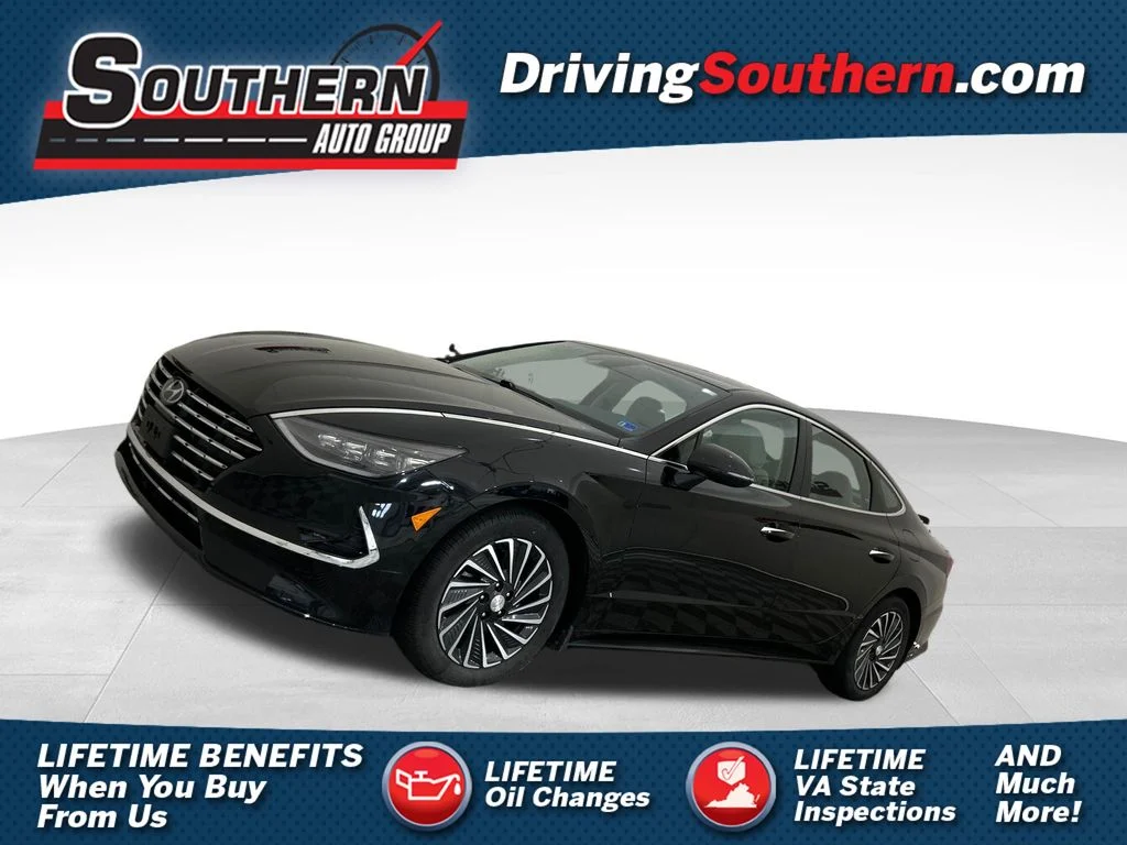 Used 2023 Black Hyundai SEL image 1