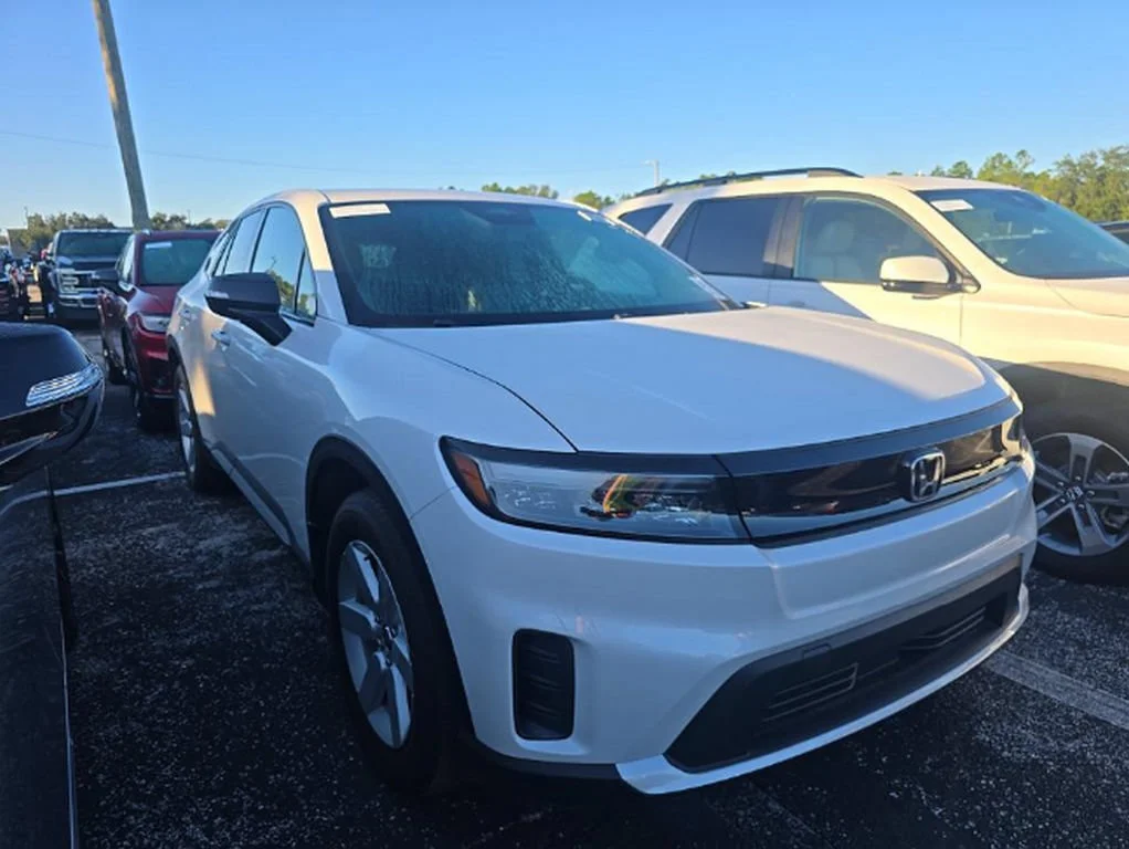 Used 2025 Snowfall Pearl Honda EX image 3