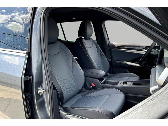 New 2026 Platinum Gray Metallic Volkswagen 2.0T SE R-Line Black image 28